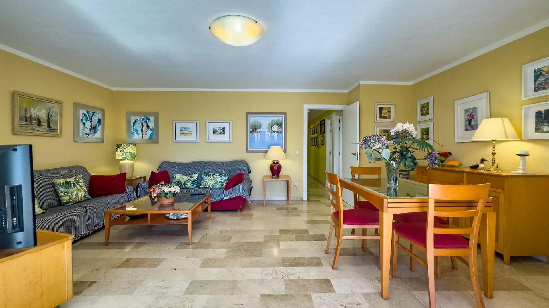 Spacious Two Bedroom Apartment In Marbella Centre