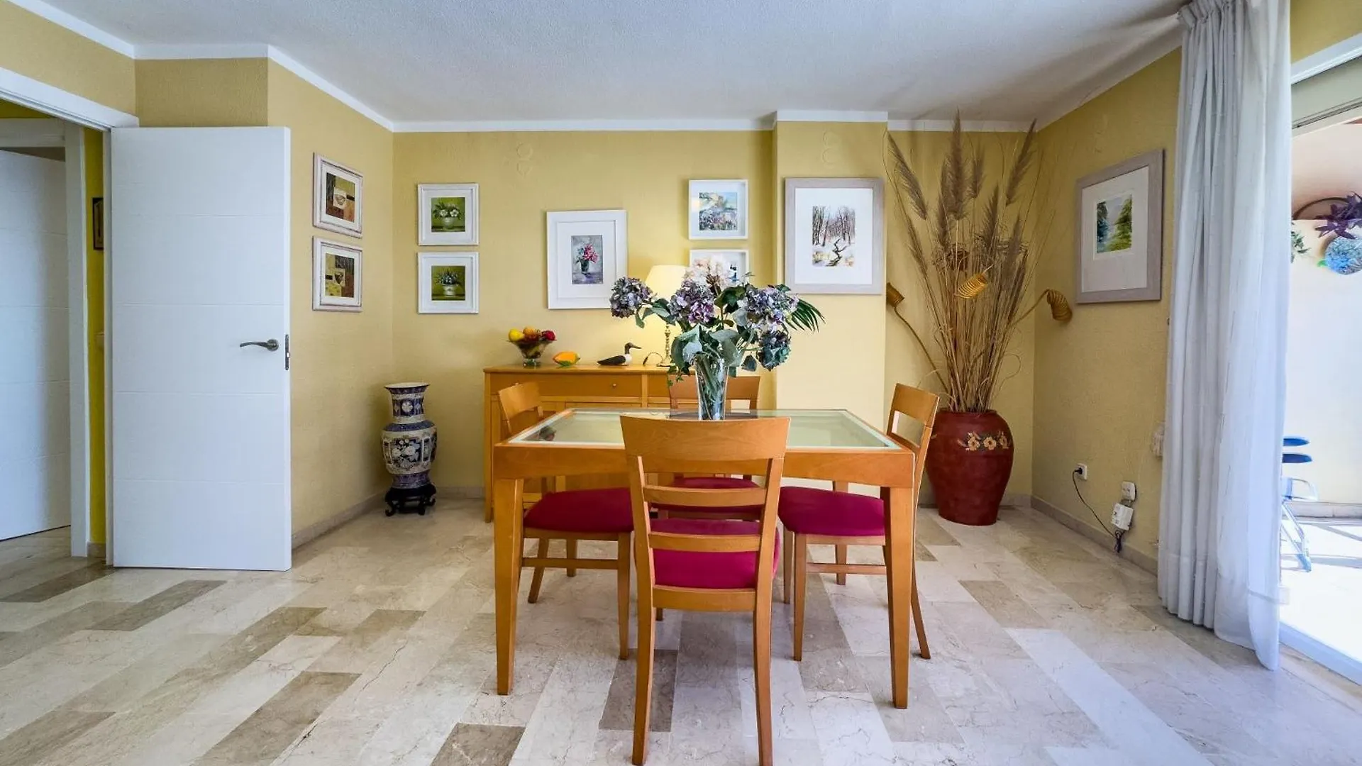 Spacious Two Bedroom Apartment In Marbella Centre