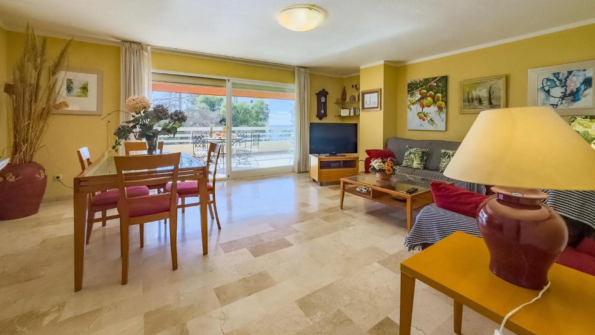 Spacious Two Bedroom Apartment In Marbella Centre