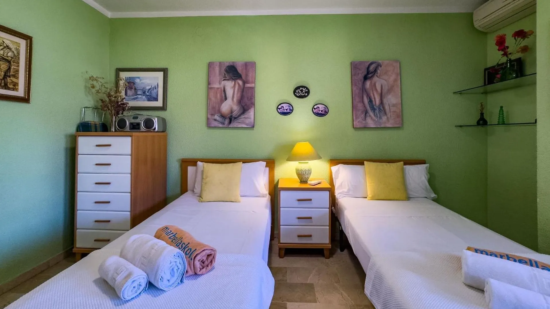 Spacious Two Bedroom Apartment In Marbella Centre 0*,