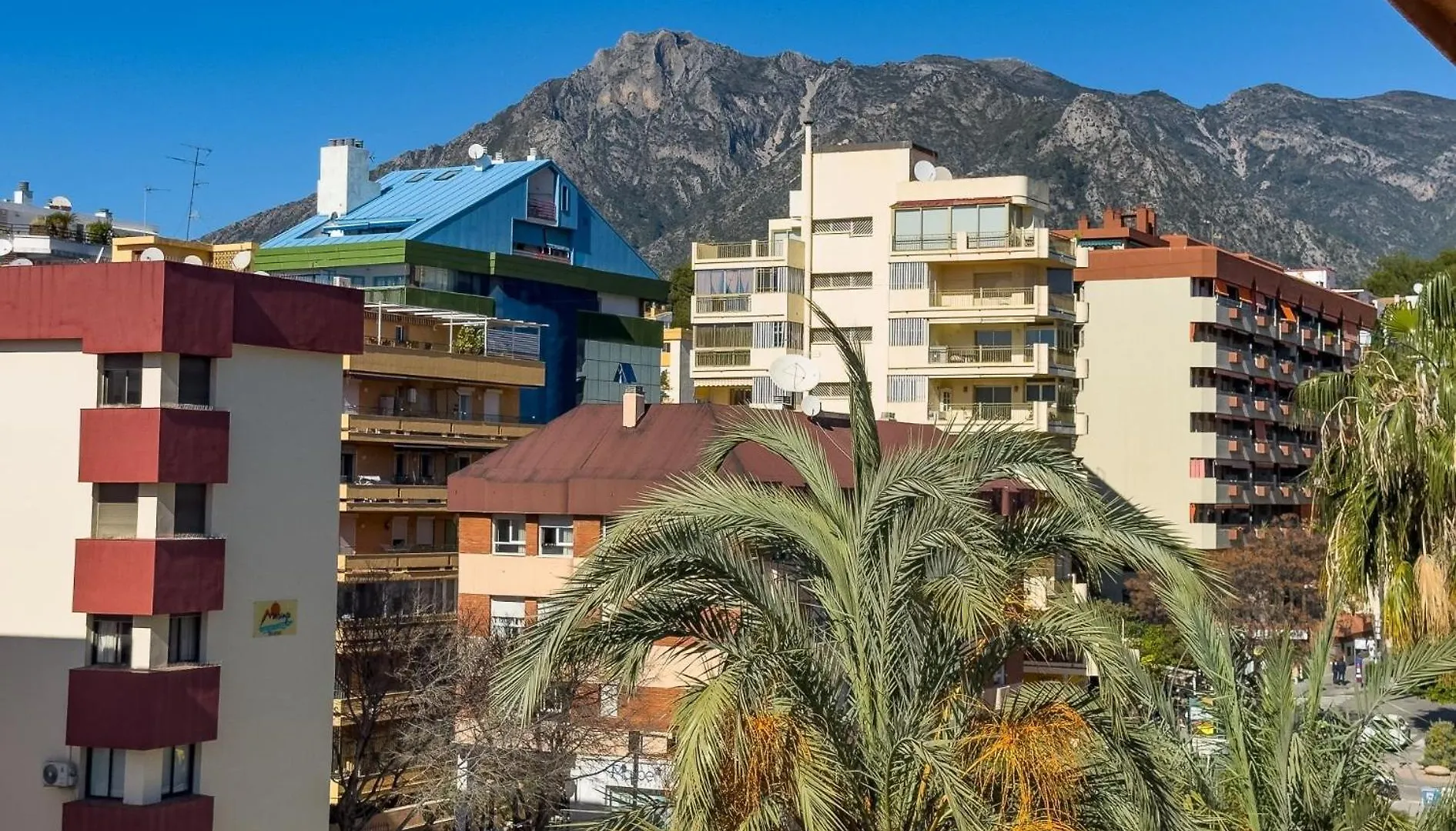 Spacious Two Bedroom Apartment In Marbella Centre