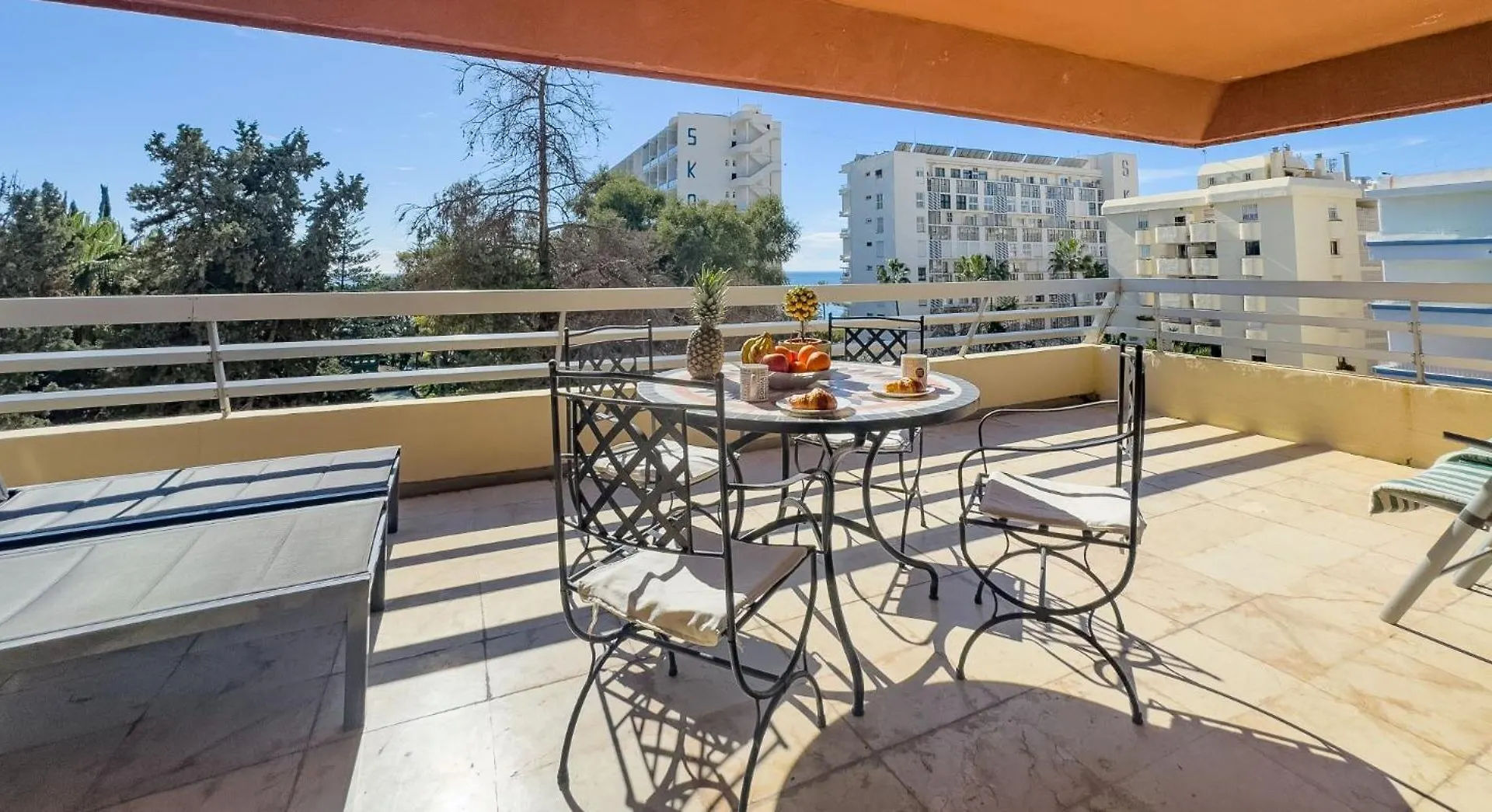 Spacious Two Bedroom Apartment In Marbella Centre