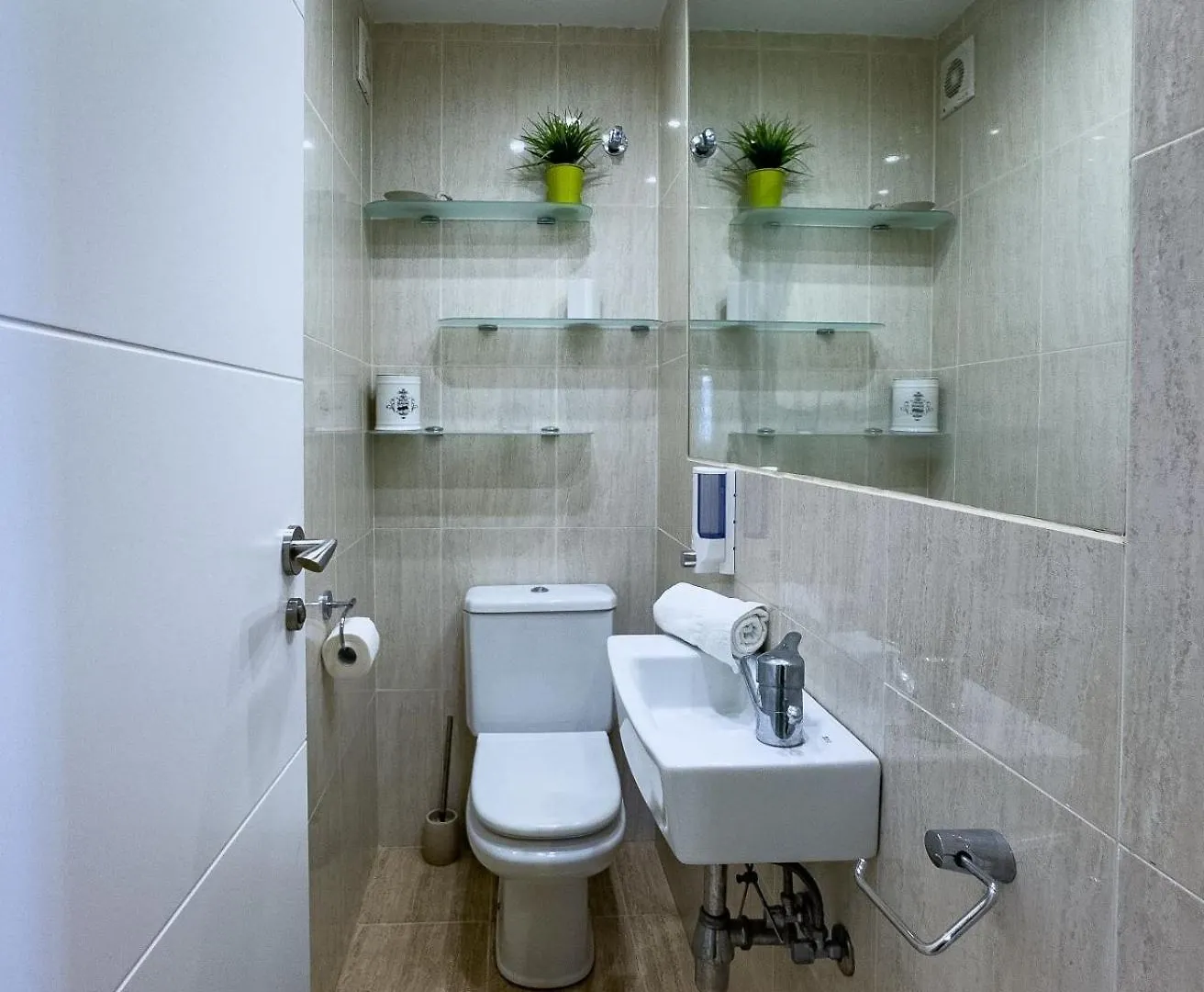 Spacious Two Bedroom Apartment In Marbella Centre 0*,  Španělsko